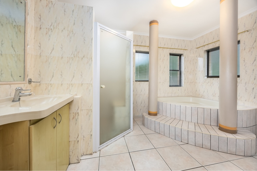 9 Bedroom Property for Sale in Vierlanden Western Cape